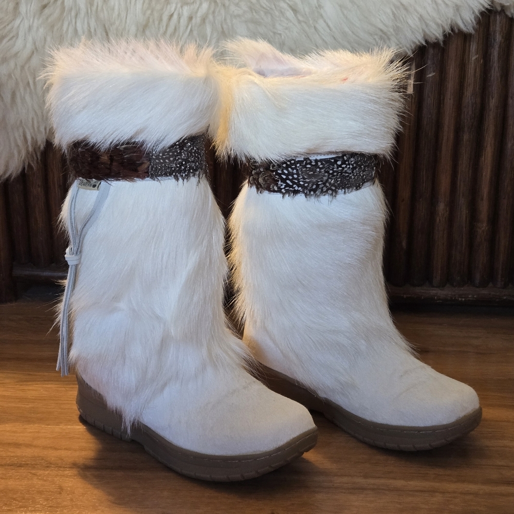 Bearpaw Kola Boots Bright White Genuine Fur Size 8